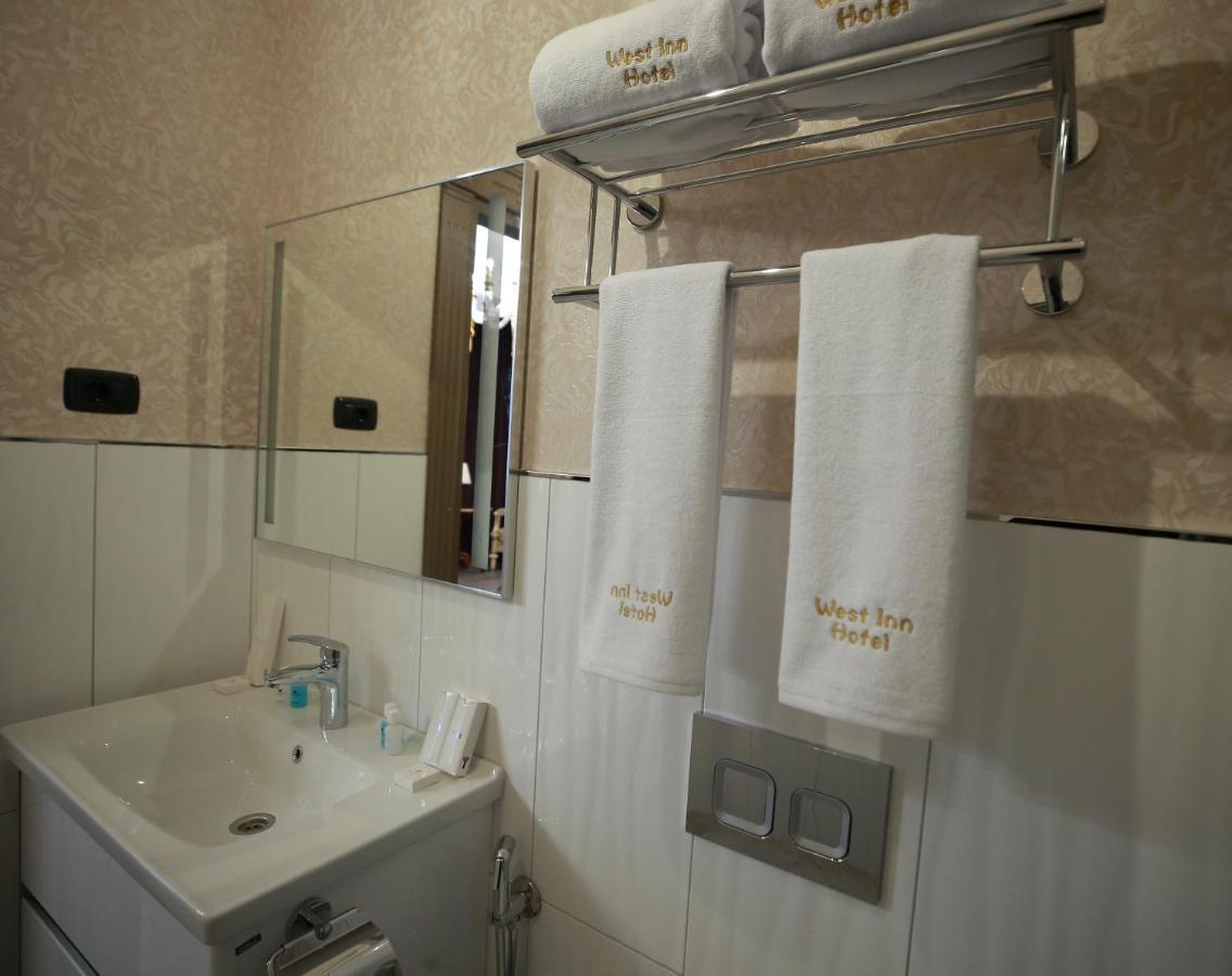 West Inn Hotel & Restaurant Nz Baku Bagian luar foto