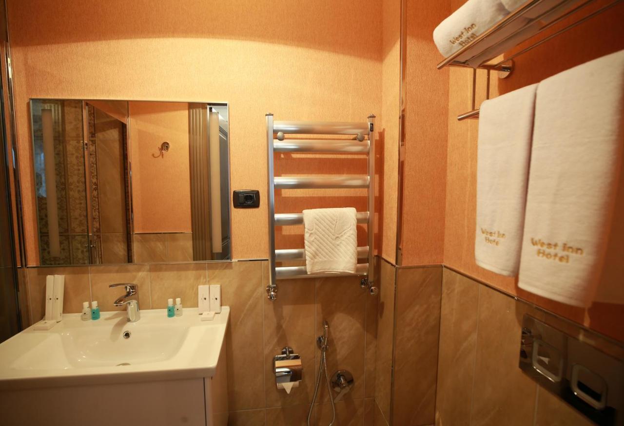 West Inn Hotel & Restaurant Nz Baku Bagian luar foto