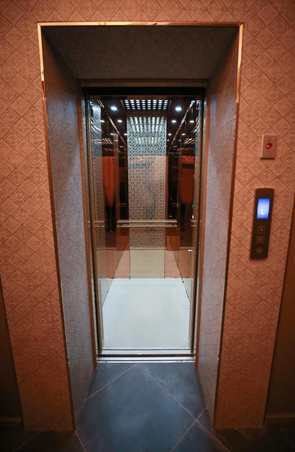 West Inn Hotel & Restaurant Nz Baku Bagian luar foto