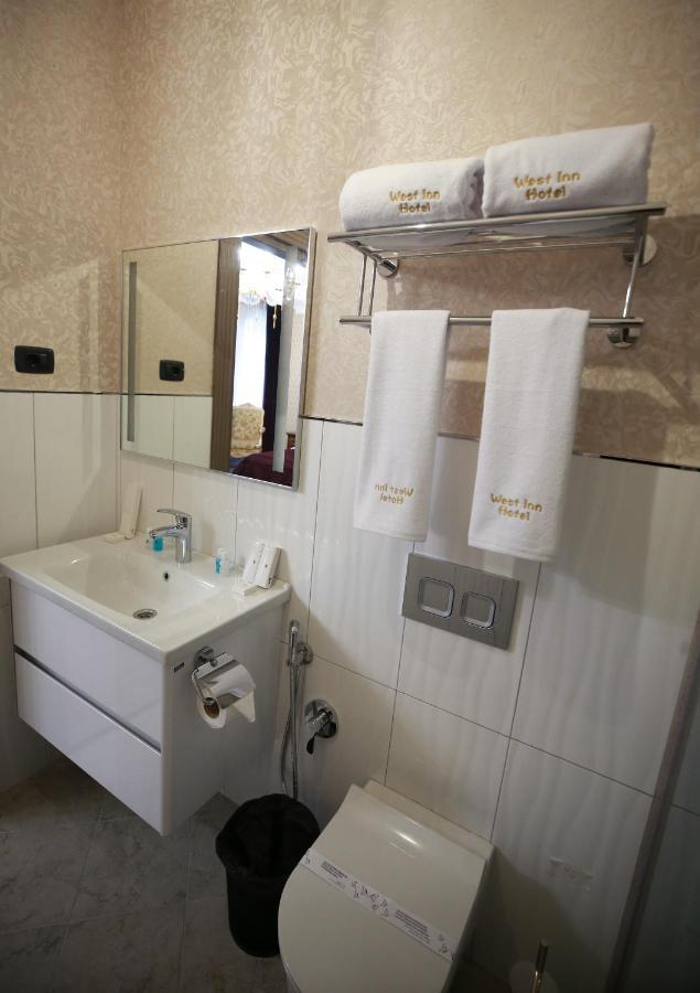 West Inn Hotel & Restaurant Nz Baku Bagian luar foto