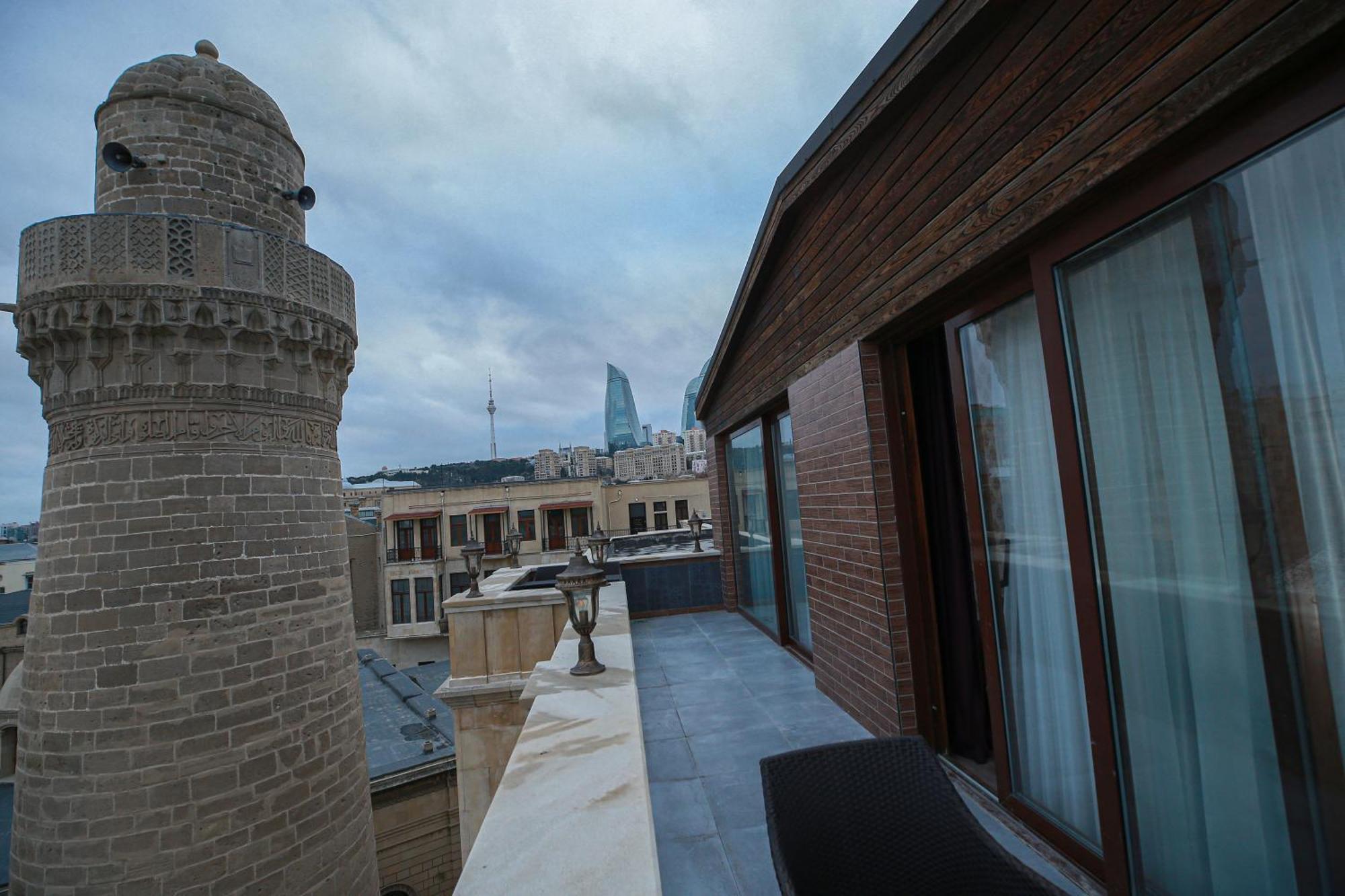 West Inn Hotel & Restaurant Nz Baku Bagian luar foto