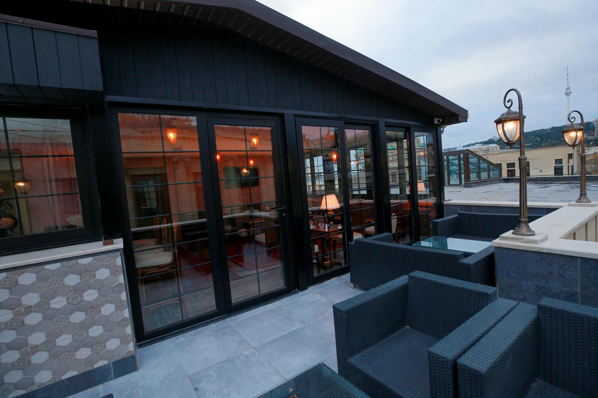 West Inn Hotel & Restaurant Nz Baku Bagian luar foto